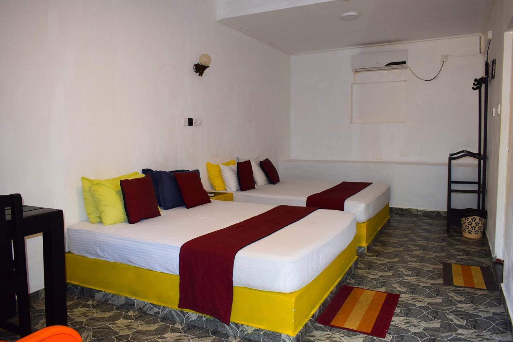 Golden Beach Cottages Trincomalee Exterior foto