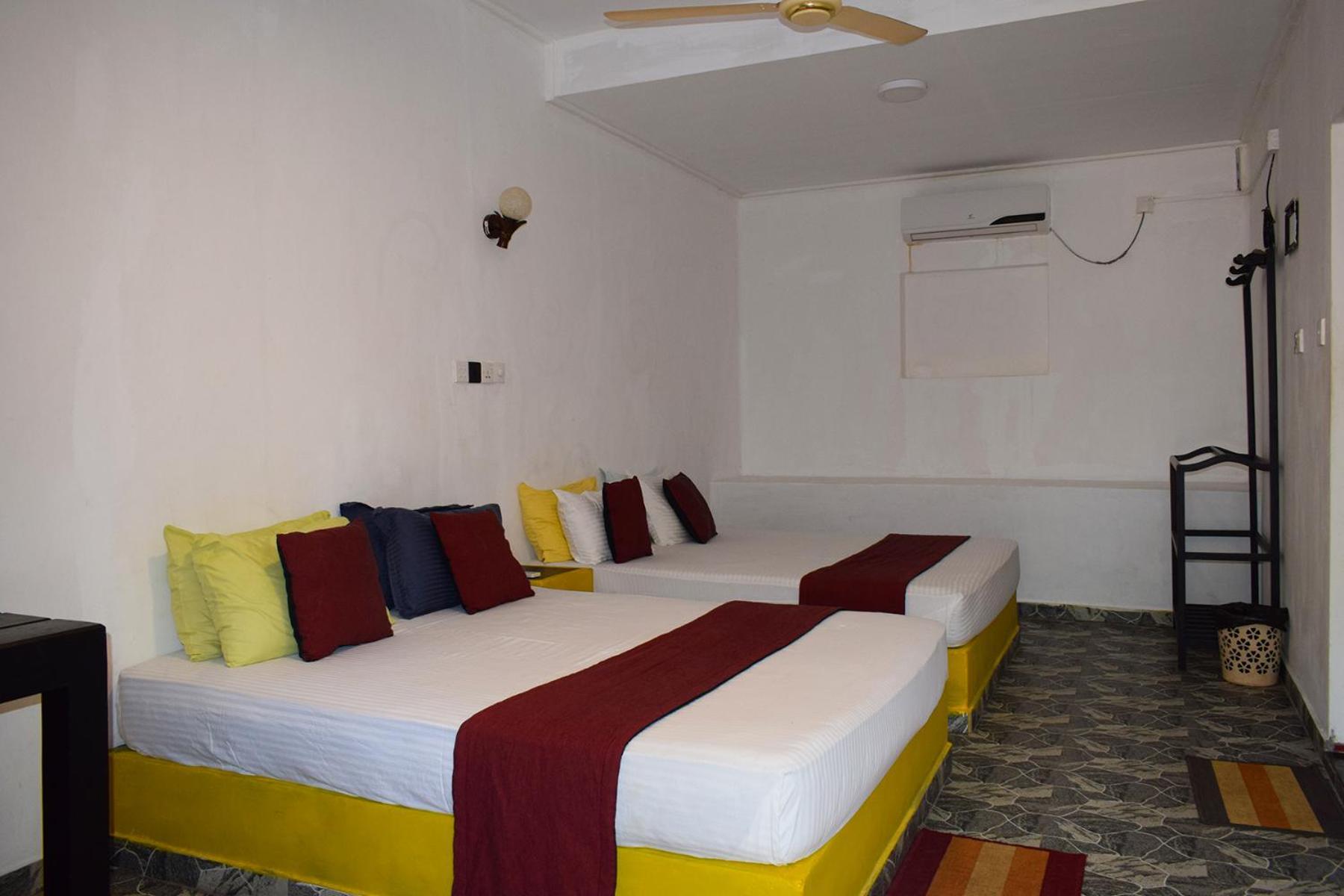 Golden Beach Cottages Trincomalee Exterior foto