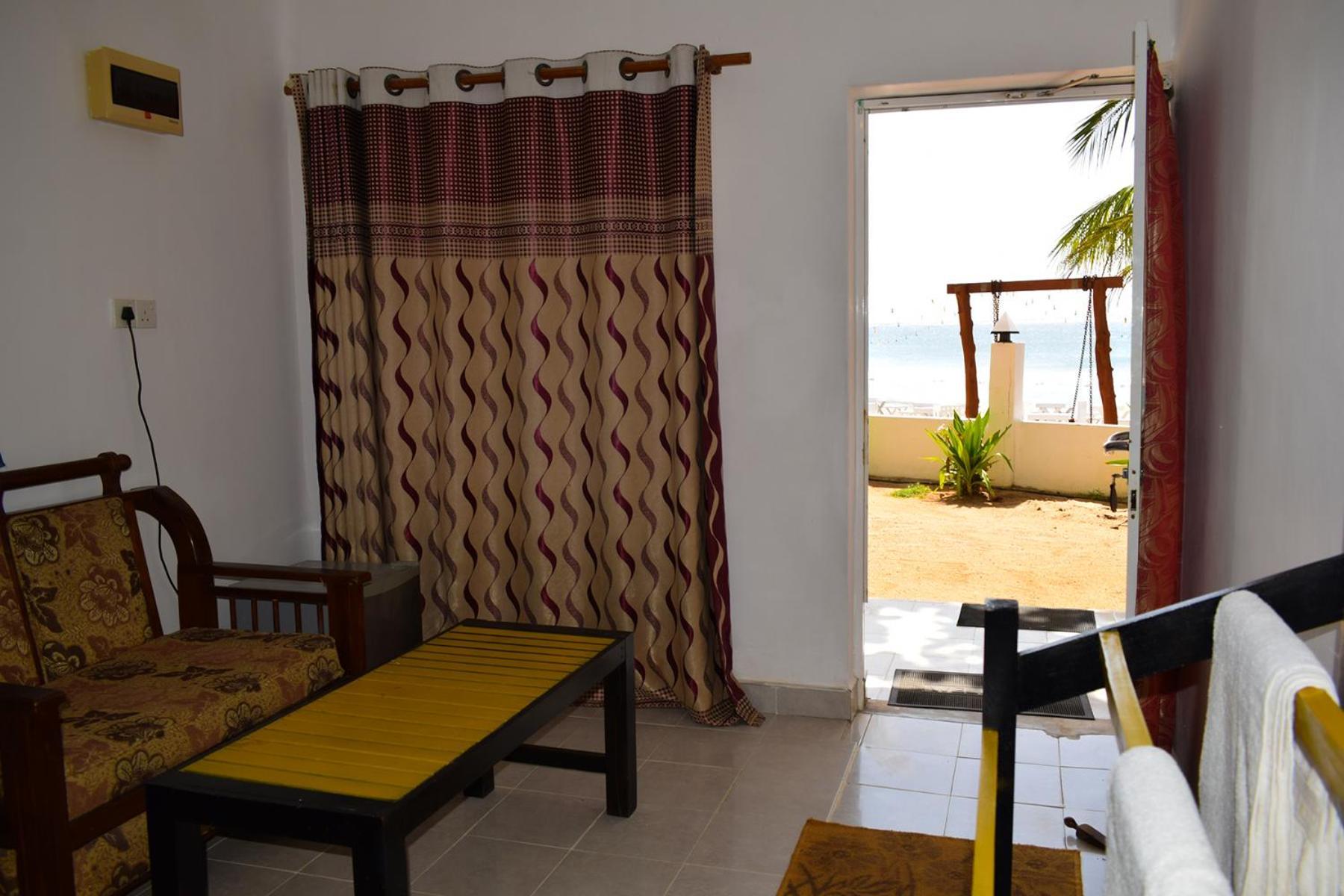 Golden Beach Cottages Trincomalee Exterior foto